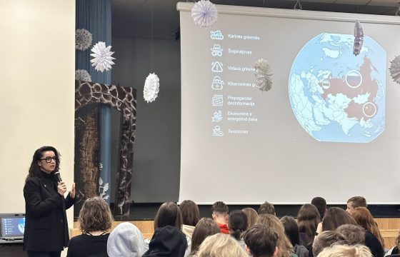 Valstybės saugumo departamento atstovės pristatymas apie žvalgus, agentus ir šnipus