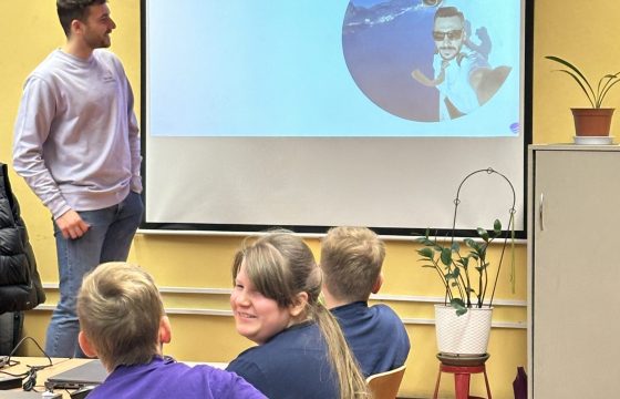 Telia atstovų vizitas informatikos pamokoje