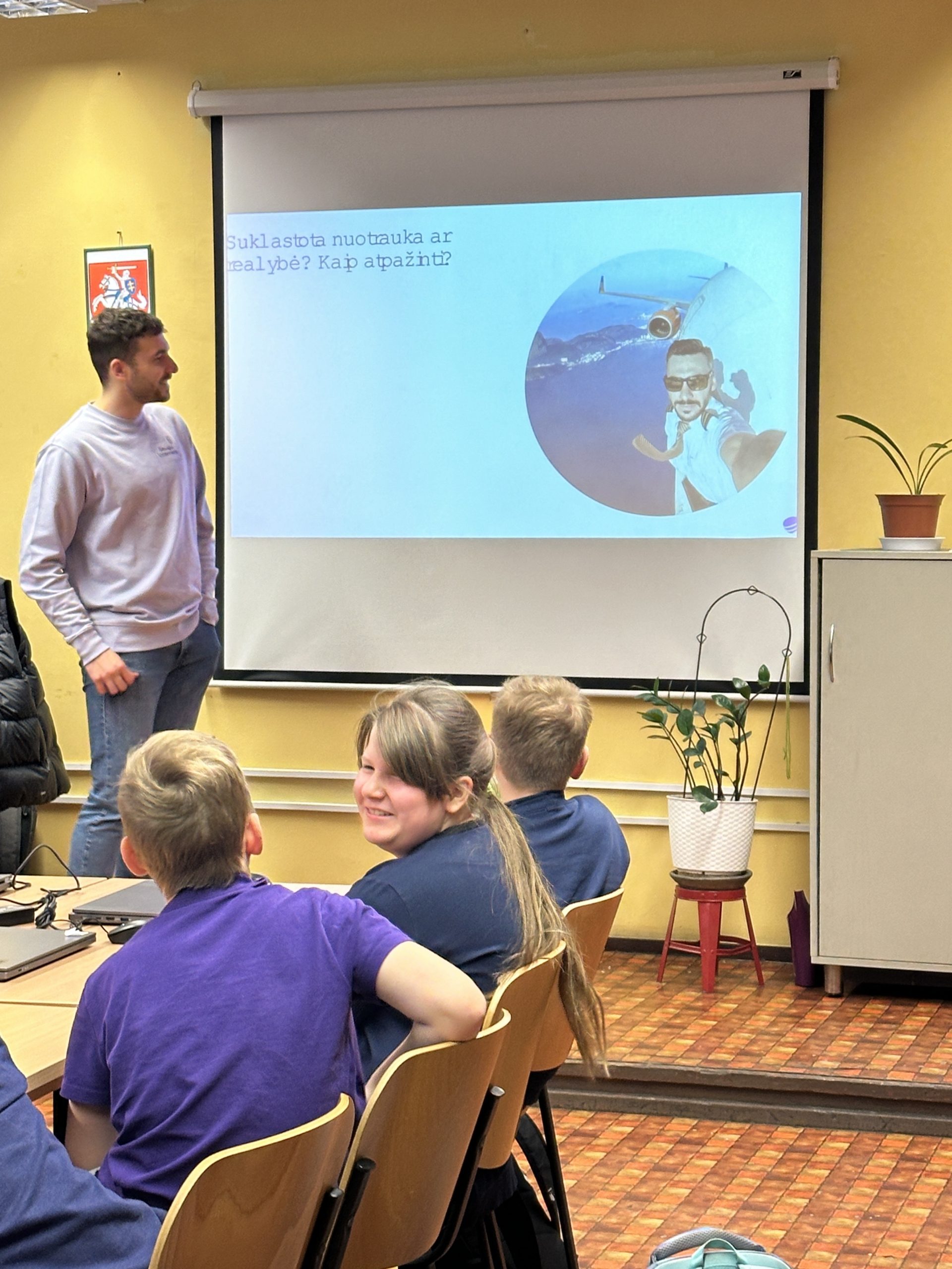 Telia atstovų vizitas informatikos pamokoje