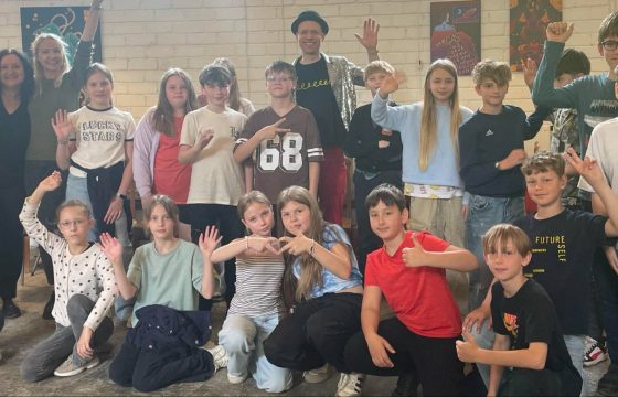 Edukacinė teatro pamoka – „Let’s create a planet“
