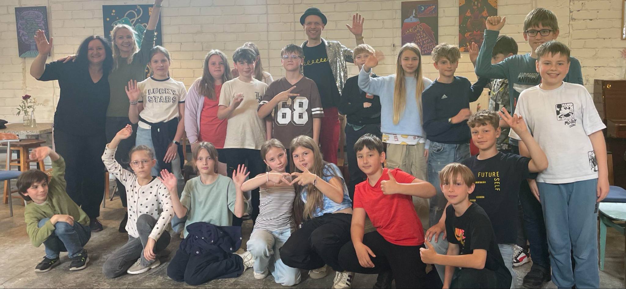 Edukacinė teatro pamoka – „Let’s create a planet“
