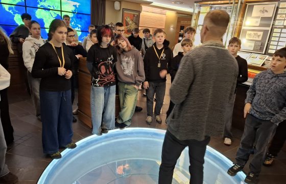 7C pamoka Pasaulis piniguose