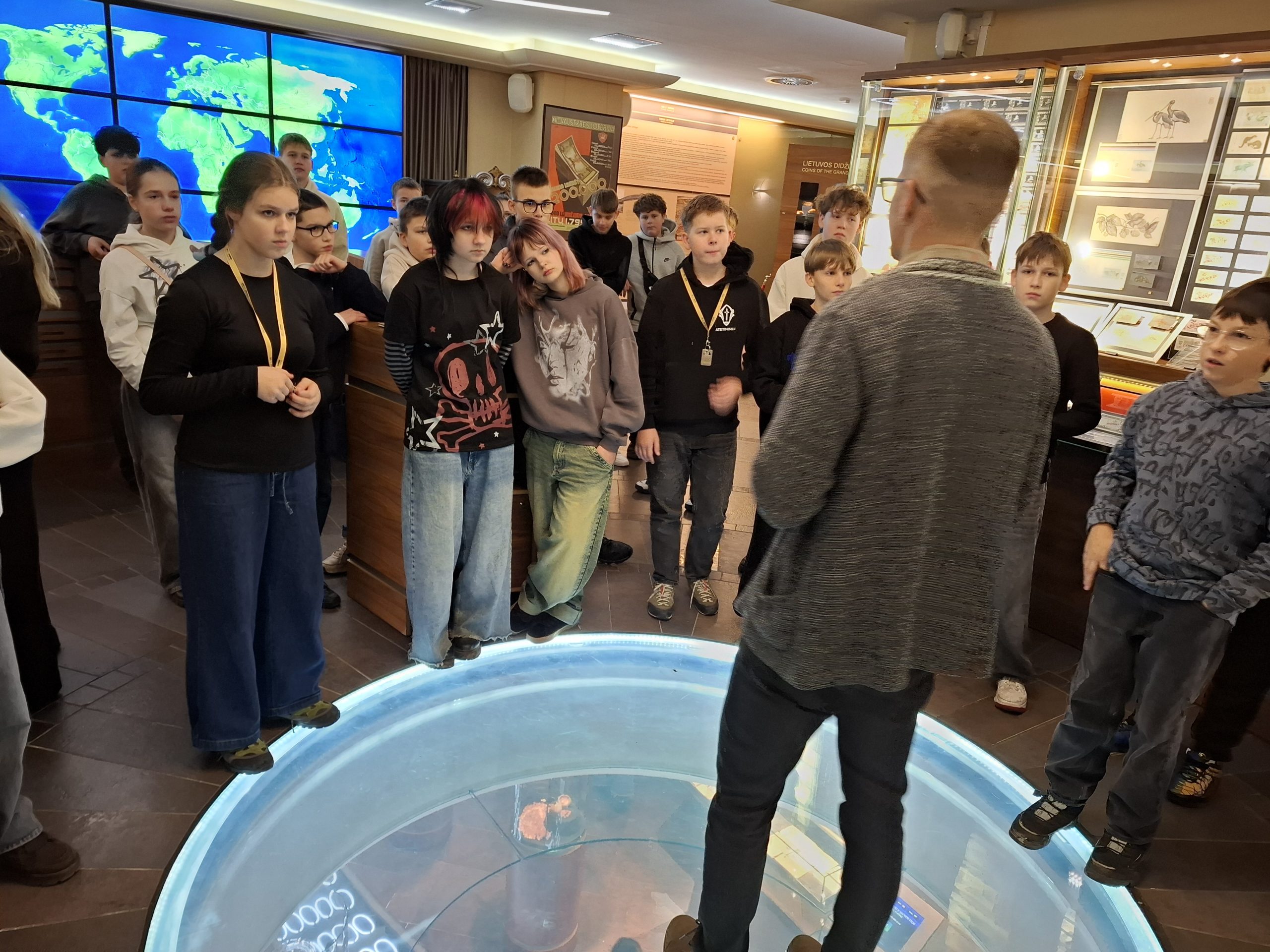 7C pamoka Pasaulis piniguose