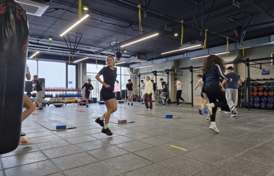 Fizinio ugdymo pamoka Fabijoniškių baseino sporto salėje