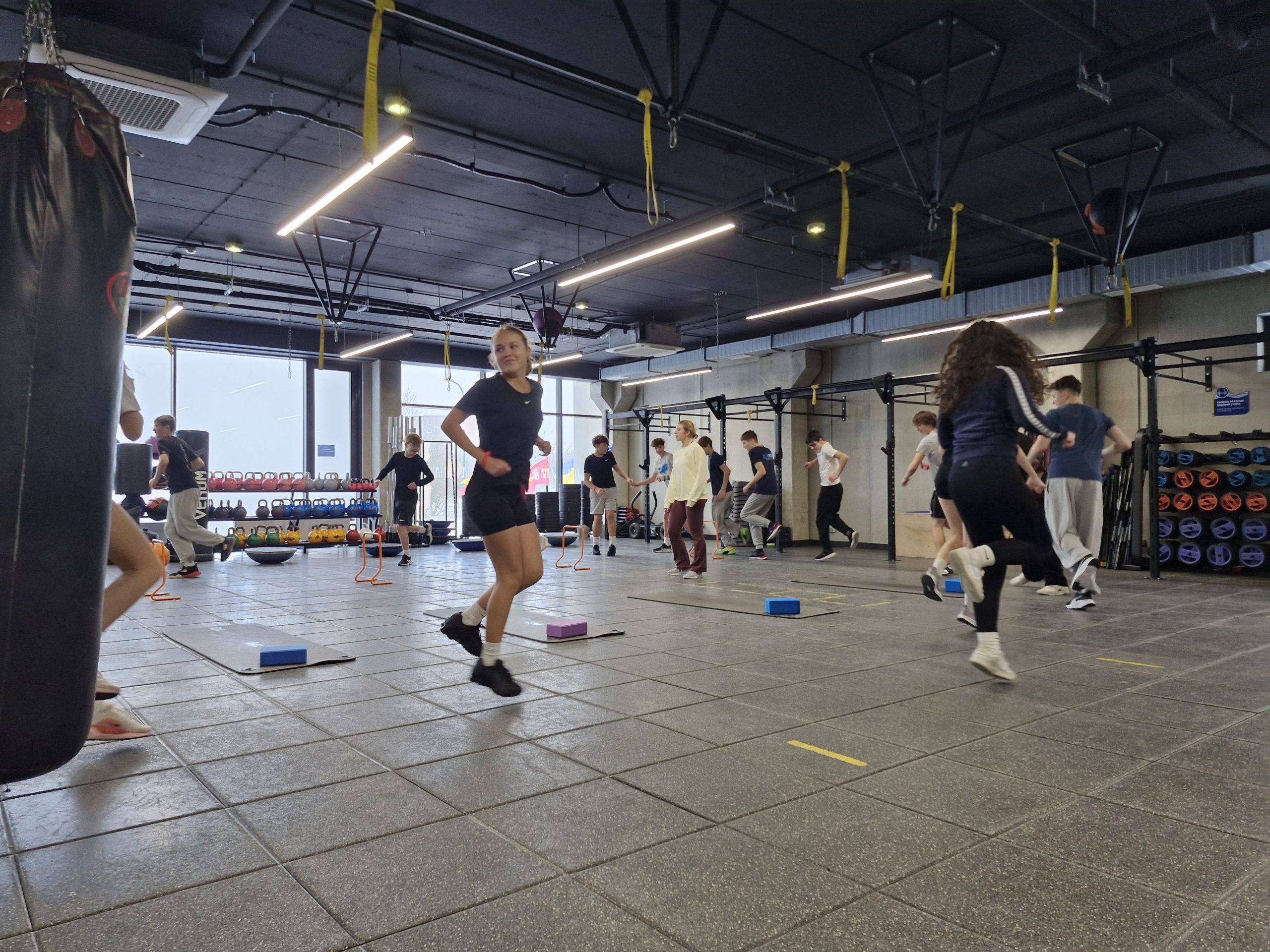 Fizinio ugdymo pamoka Fabijoniškių baseino sporto salėje