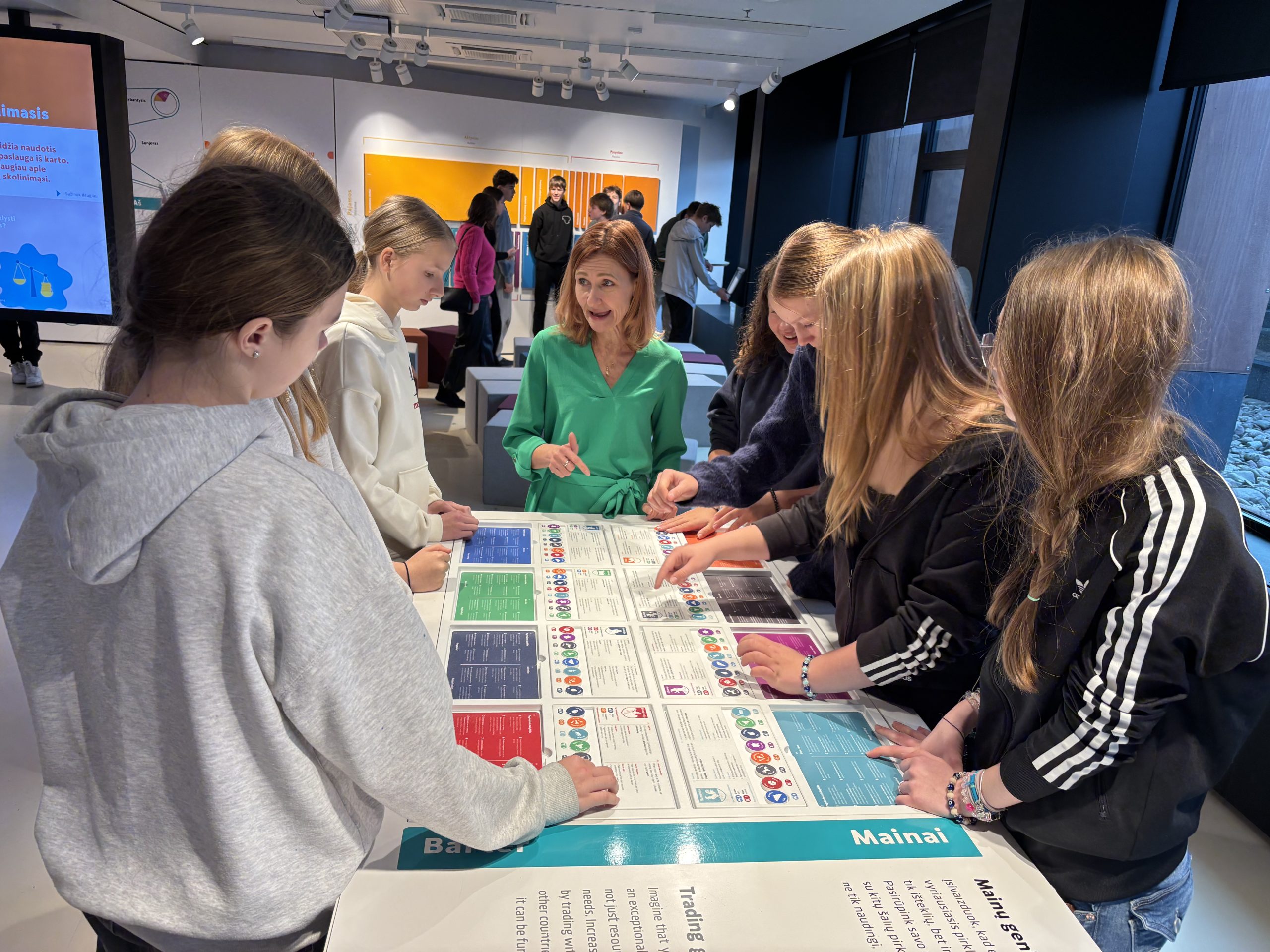 8E finansų pasaulio tyrinėjimas