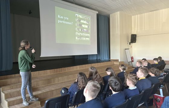 Penktokų susitikimas su partizane, šaule