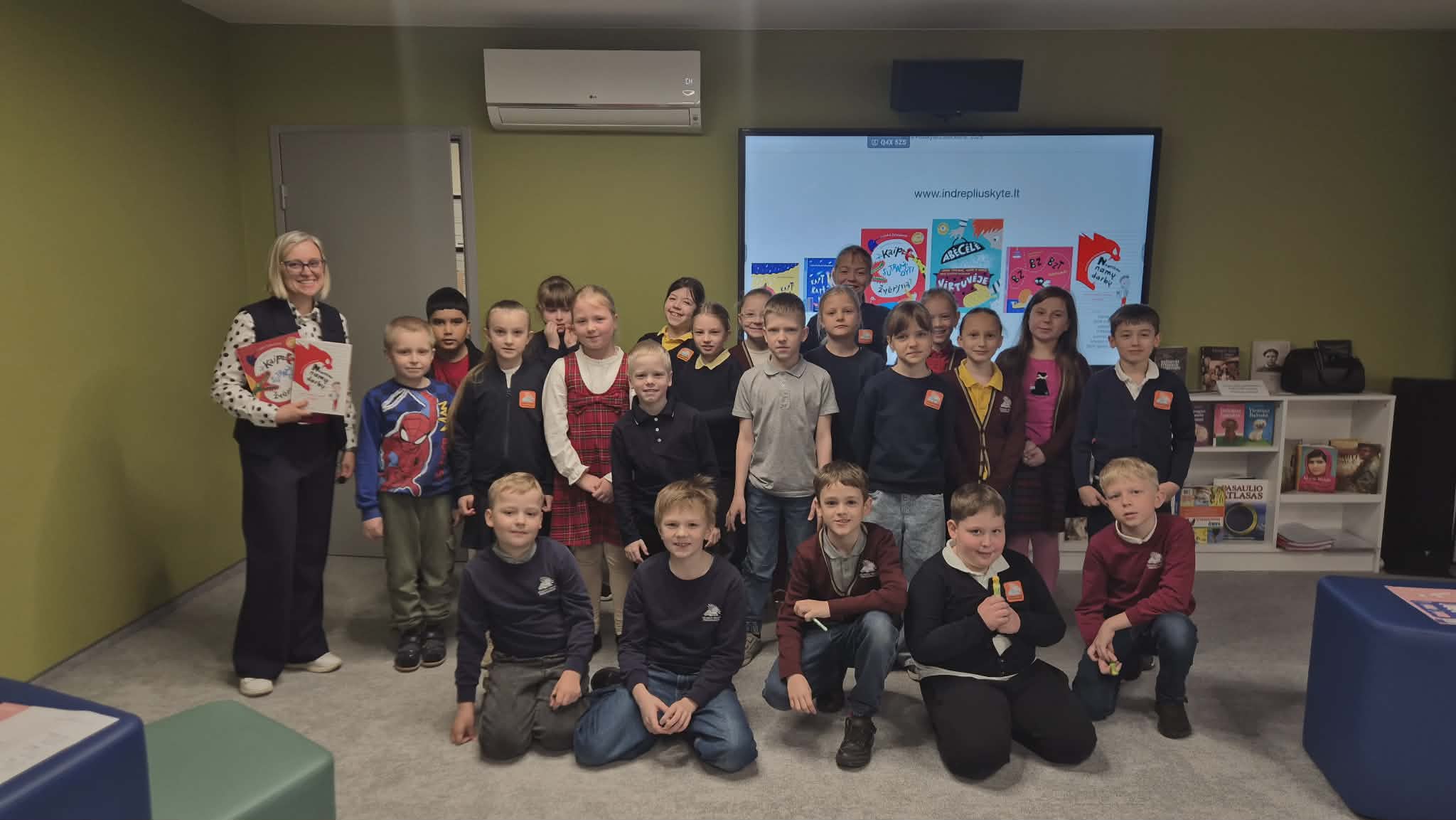 Pradinukų susitikimas su vaikų poete