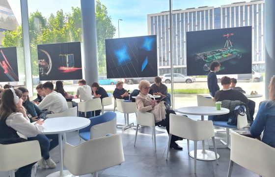 8f „Šok į tėvų klumpes“